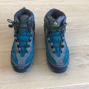 Unisex hiking boots from REI worn once